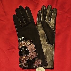 Neiman Marcus NWT Black Leather Gloves with Floral Accents